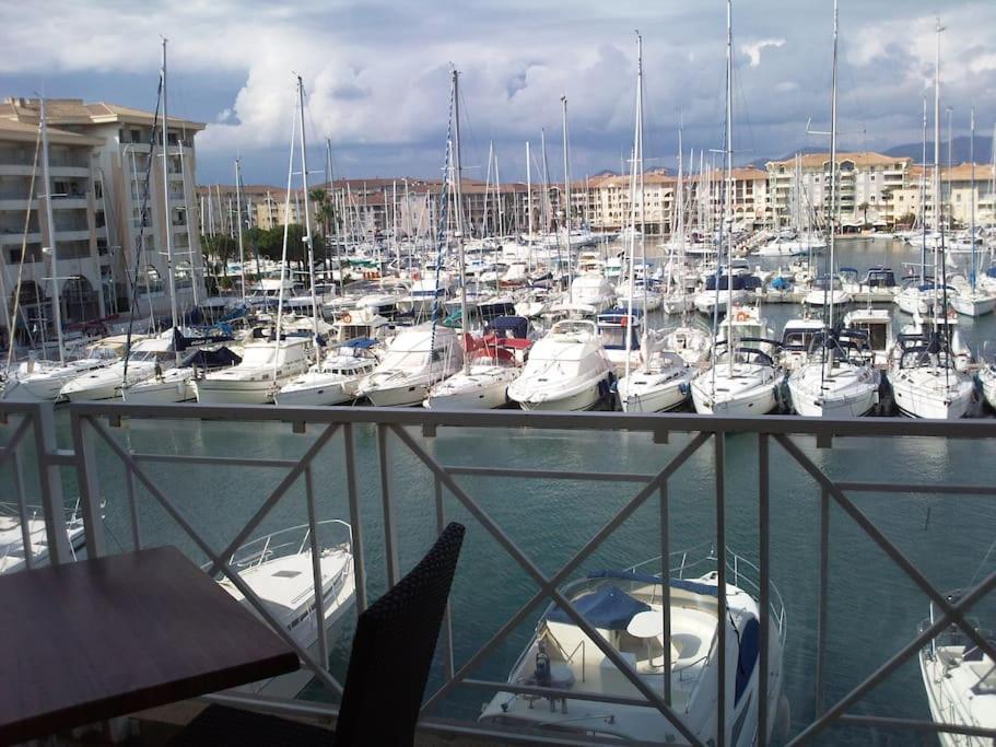 Port Frejus Cap Hermes Vue Mer Et Port Pieds Dans L'Eau Piscine Pkg Экстерьер фото