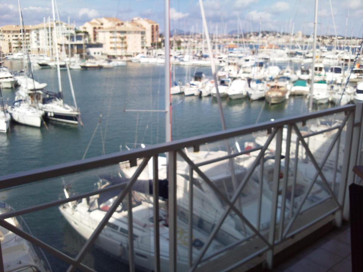 Port Frejus Cap Hermes Vue Mer Et Port Pieds Dans L'Eau Piscine Pkg Экстерьер фото
